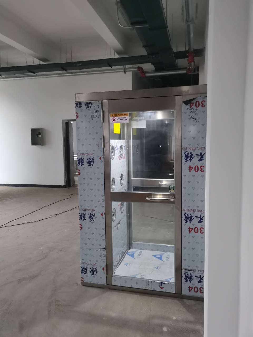 河南省紫諾蘭酒業(yè)有限公司風(fēng)淋室安裝